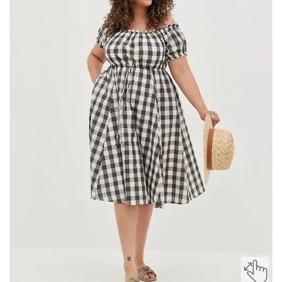 NWOT Torrid SEERSUCKER GINGHAM GREY & WHITE PEASANT MIDI DRESS Size 1X - Picture 1 of 6